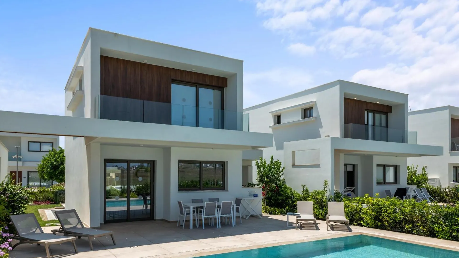 Serenity Waves Villa 16 Ларнака
