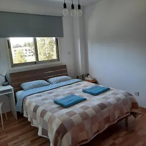 Private In Shared Near Airport - 24 Hour Shuttle Service Проживание в семье